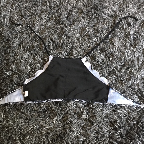 Black and white palm tree with scallops bikini - Picture 3 of 4